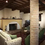 Il Borgo 16, Emma Villa *