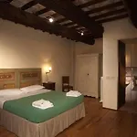 Villa Il Borgo 16, Emma Assisi
