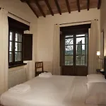 Il Borgo 16, Emma Villa *