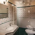 Il Borgo 16, Emma Villa Assisi