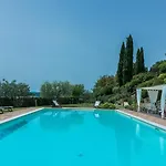 Il Borgo 16, Emma Villa
