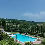 Il Borgo 16, Emma Villa