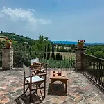 Il Borgo 16, Emma Villa *