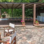 Il Borgo 16, Emma Assisi