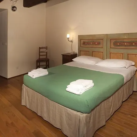 Villa Il Borgo 16, Emma *