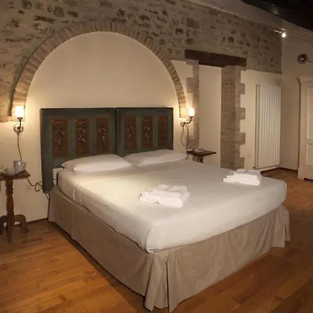 Il Borgo 16, Emma 빌라 아시시
