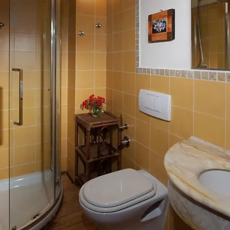 Il Borgo 16, Emma Assisi