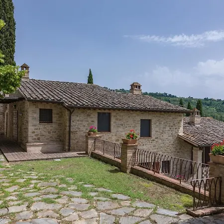 Il Borgo 16, Emma Vila *