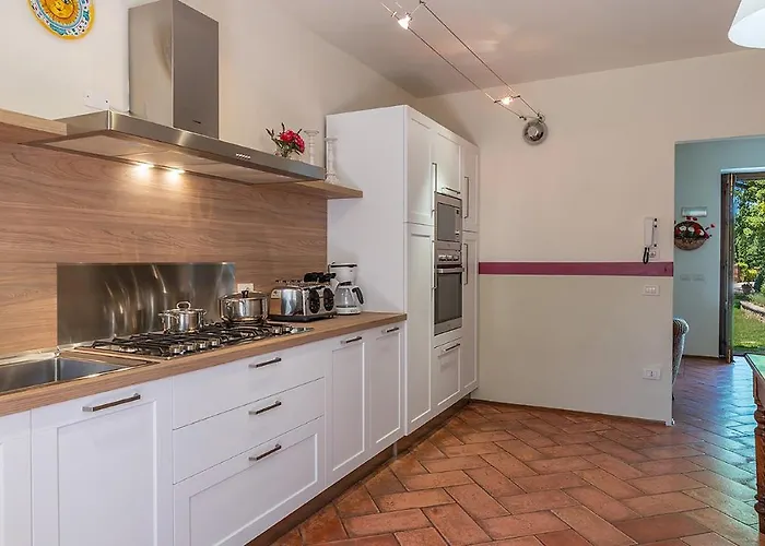 Villa Il Borgo 16, Emma *