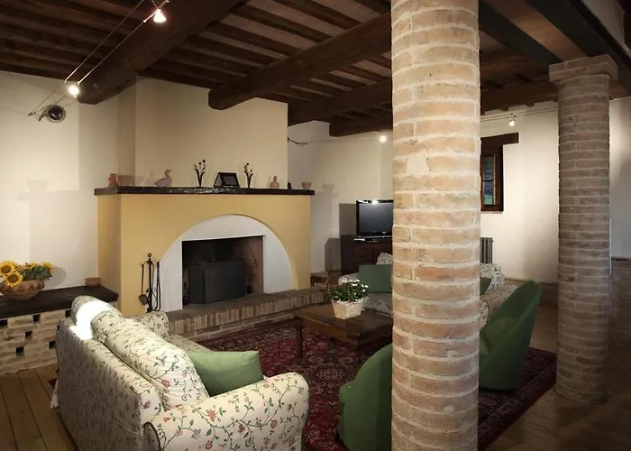 Il Borgo 16, Emma Villa *