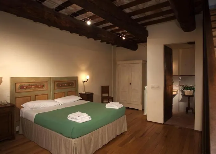 Villa Il Borgo 16, Emma Assisi