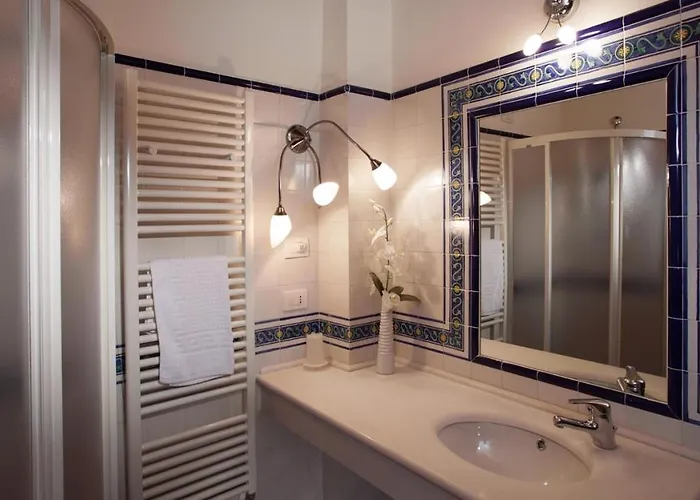 Il Borgo 16, Emma Villa