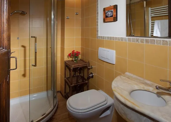 Il Borgo 16, Emma Assisi