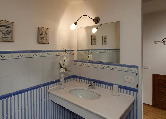 Villa Il Borgo 16, Emma *