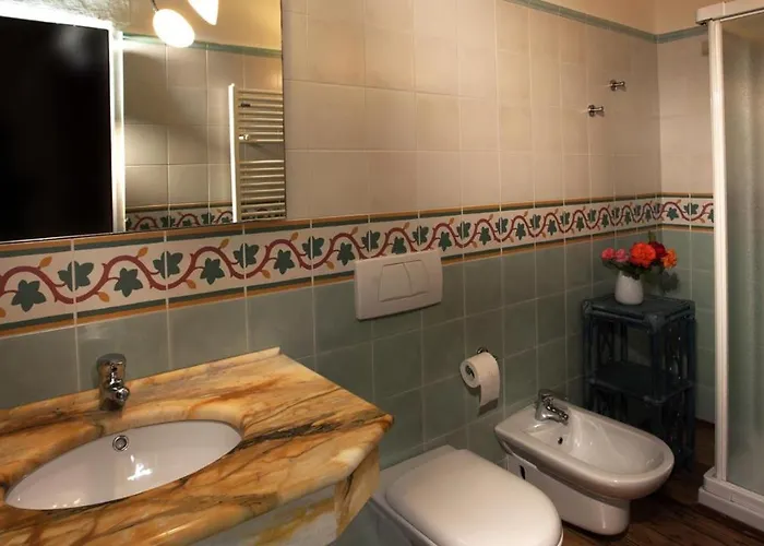 Il Borgo 16, Emma Villa *