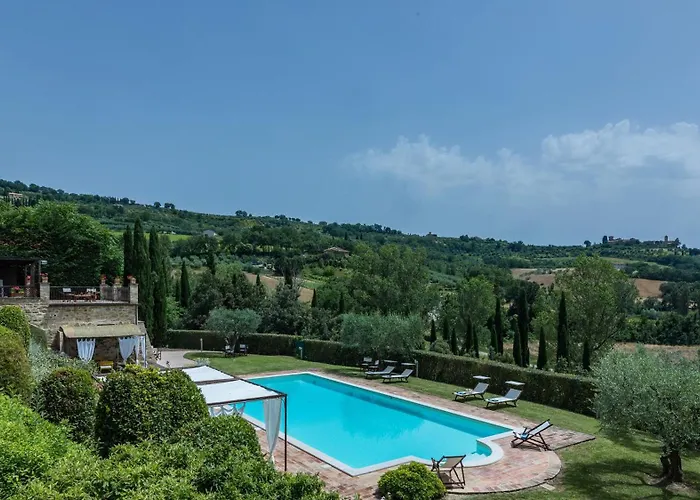 Il Borgo 16, Emma Villa