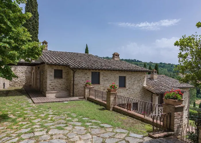 Il Borgo 16, Emma Villa *