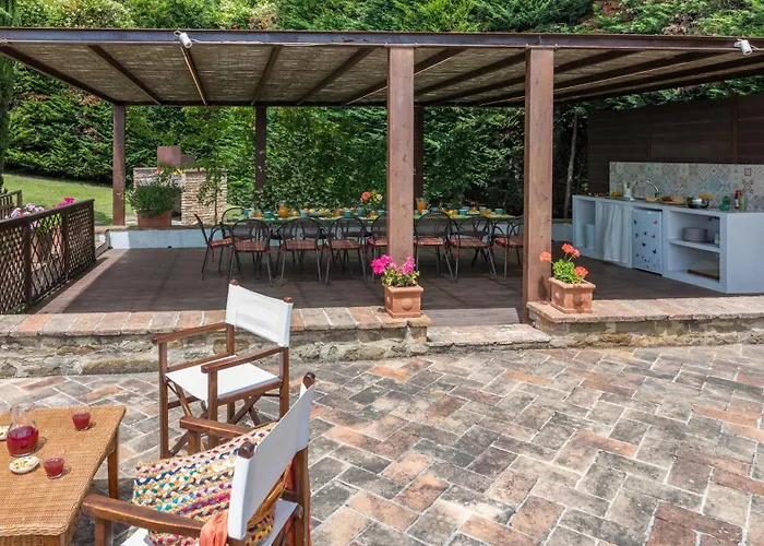 Il Borgo 16, Emma Assisi